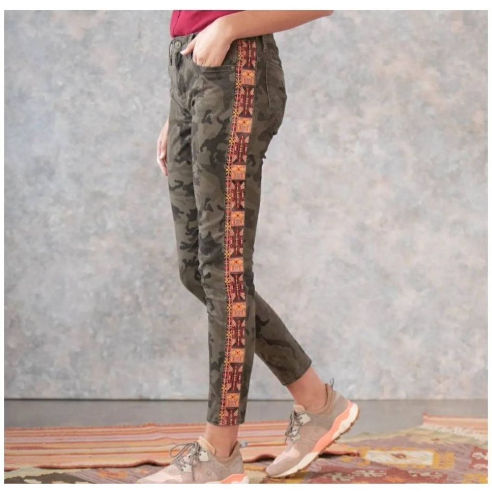 DRIFTWOOD JACKIE SEDONA CAMO  embroidered side PANTS SIZE 27